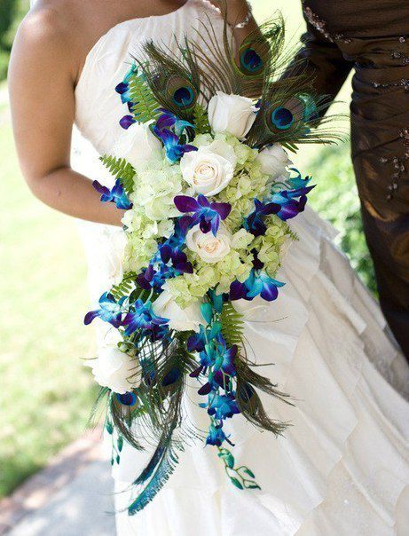 Букет невесты - на своей ножке, природный красивый свадебный букет из живых цветов
